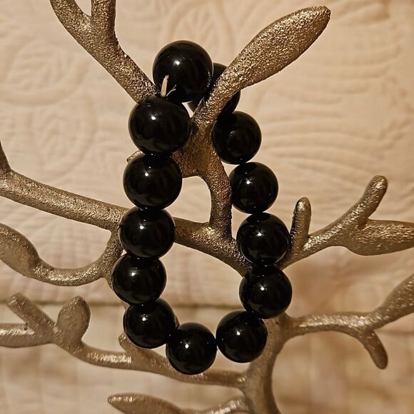 2 bracelets: solid black & geometric print black - Picture 5 of 7